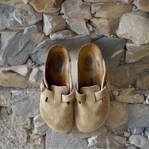 Women's Birkenstock Boston taupe suede Clog